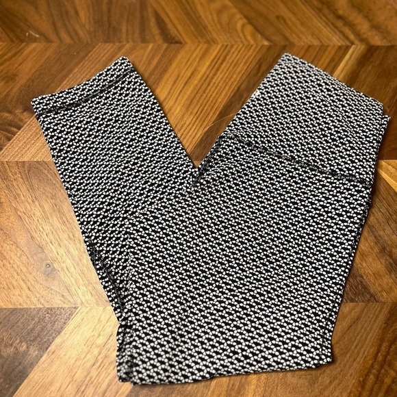 Lululemon Align crop 21” butter soft size 6 - Picture 4 of 8